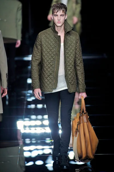 Look 19